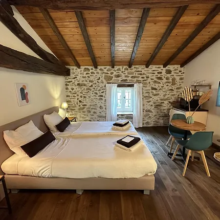 Domaine De Brise Bois - & 3* Rouzède