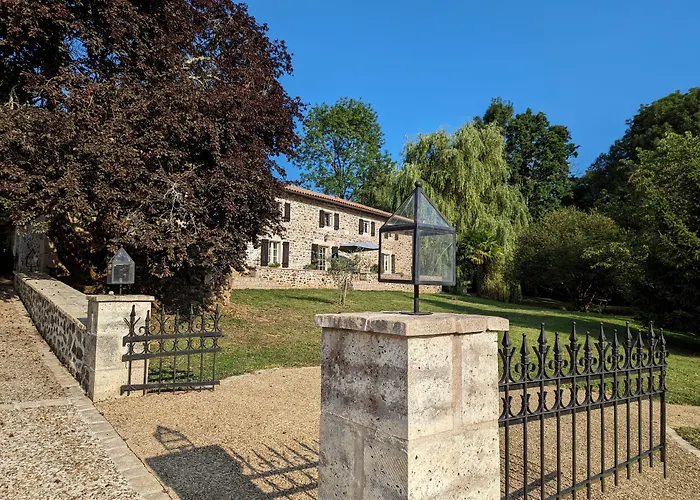 Domaine De Brise Bois - & 3* Rouzede